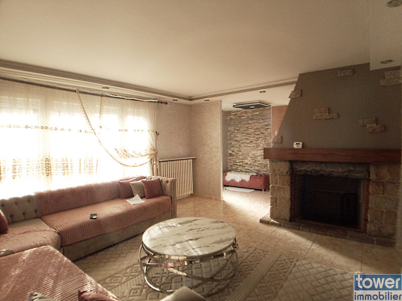 Maison - 220 m² - 7 pièces