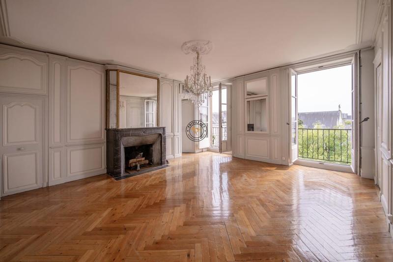 Appartement - 239 m² - 8 pièces