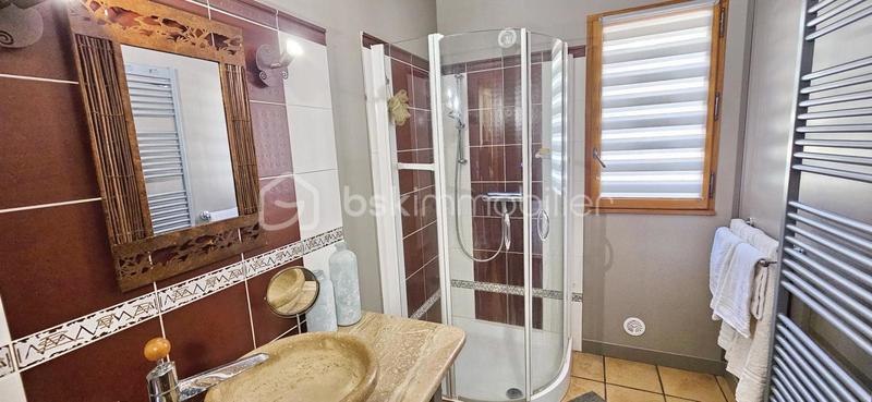 Maison - 246 m² - 9 pièces