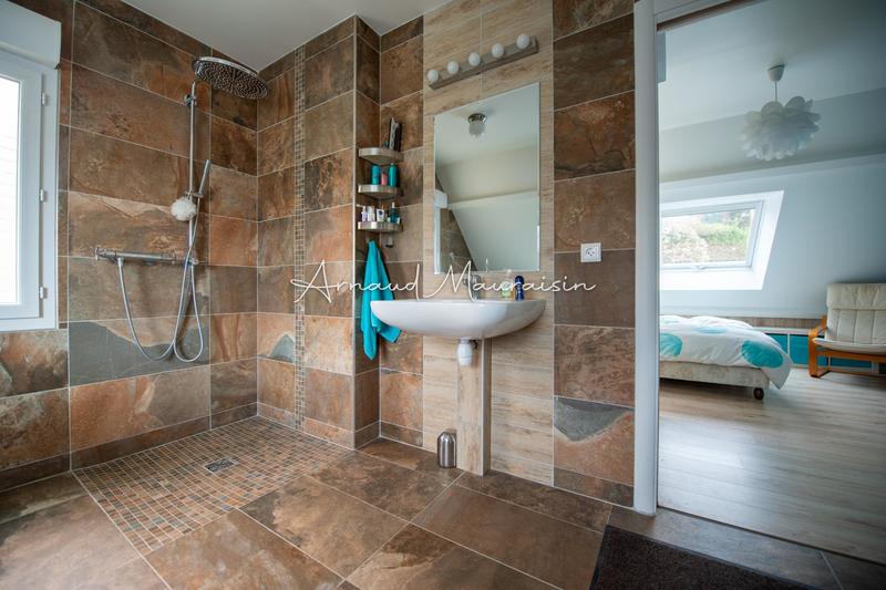 Maison - 250 m² - 8 pièces