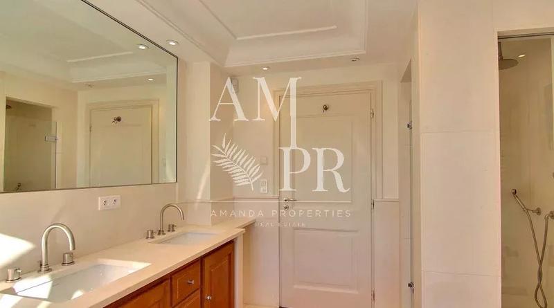 Villa - 600 m² - 12 pièces