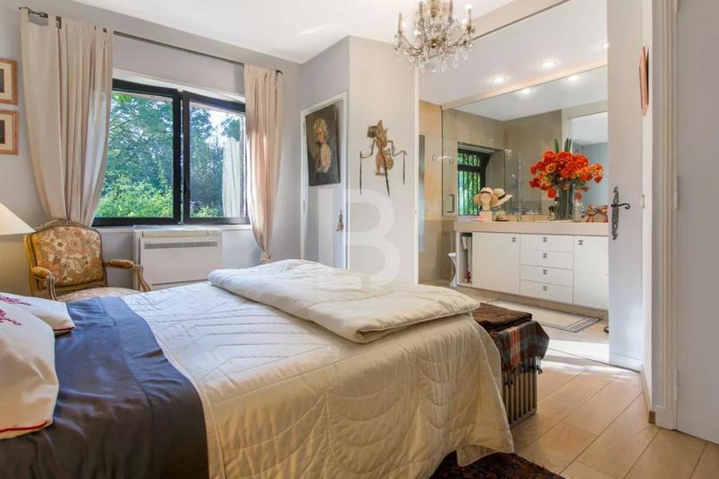 Propriété - 250 m² - 7 pièces