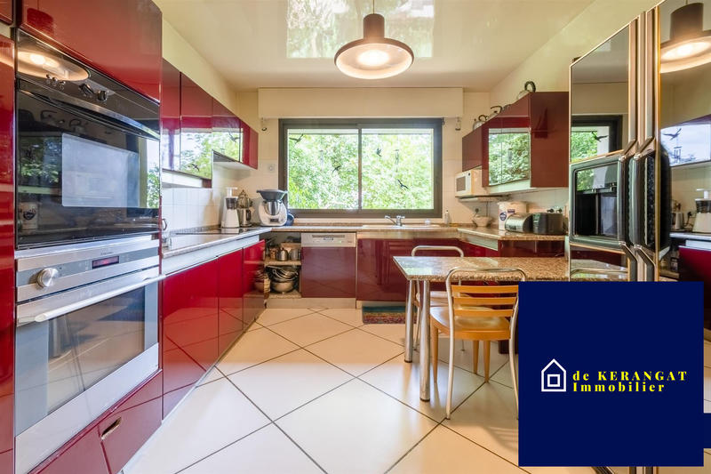 Maison - 239 m² - 10 pièces