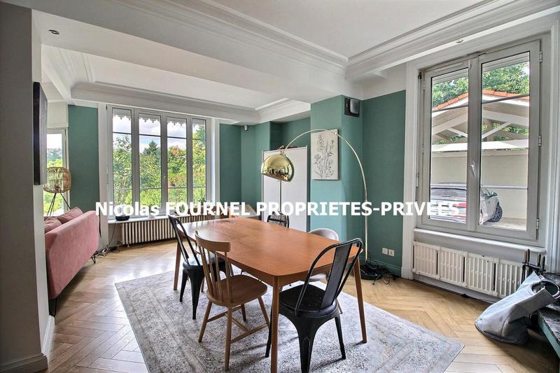 Propriété - 275 m² - 8 pièces