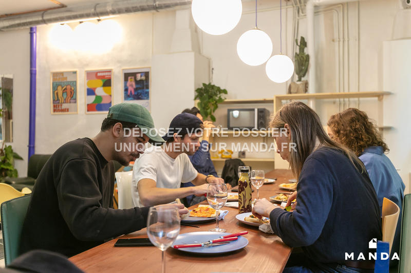 Chambre - 10 m² - 12 pièces