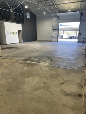 Local d'activités - 335 m²