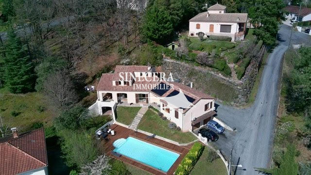 Villa - 198 m² - 10 pièces