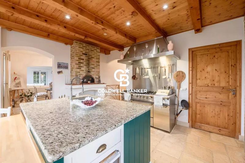 Maison - 312 m² - 6 pièces