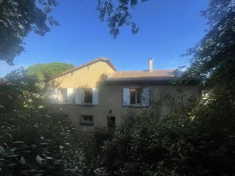 Maison - 228 m² - 9 pièces