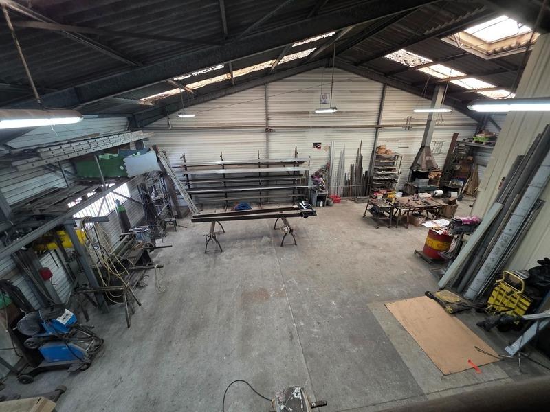 Local artisanal - 230 m² - 4 pièces