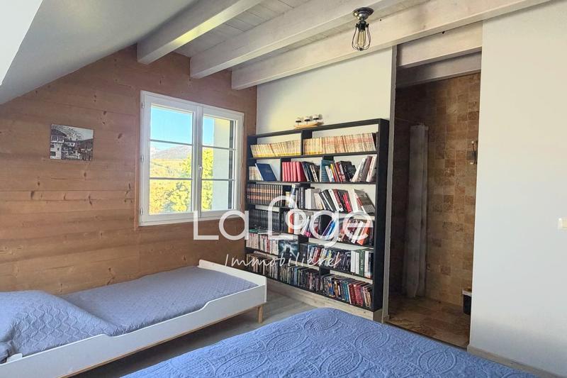 Maison - 6 360 m² - 10 pièces