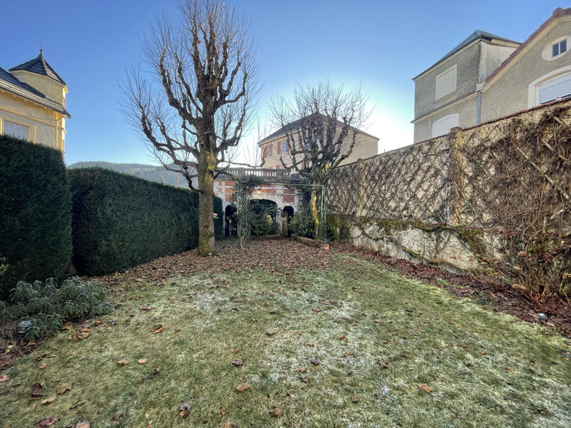 Propriété - 240 m² - 11 pièces