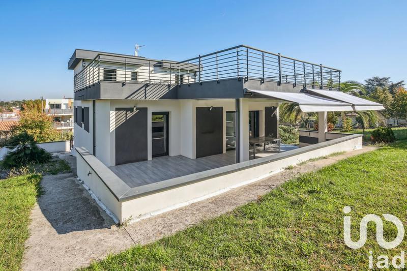 Maison - 282 m² - 5 pièces