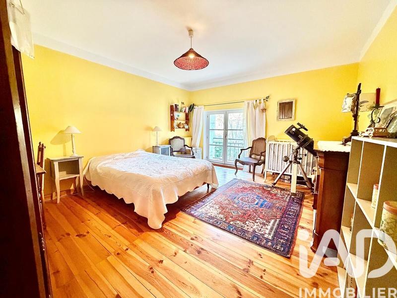 Maison - 290 m² - 9 pièces