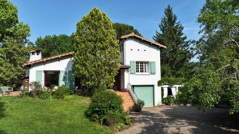 Maison - 247 m² - 9 pièces
