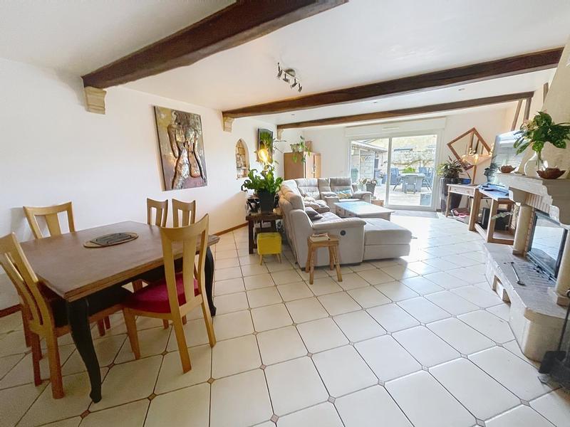 Maison - 412 m² - 9 pièces