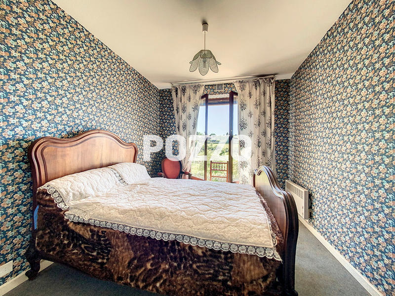 Maison - 202 m² - 9 pièces