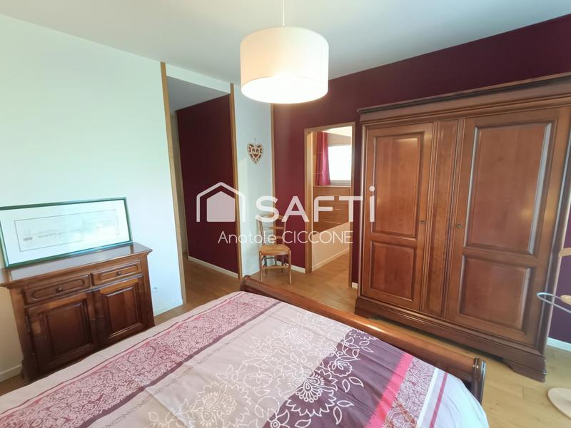 Maison - 213 m² - 7 pièces