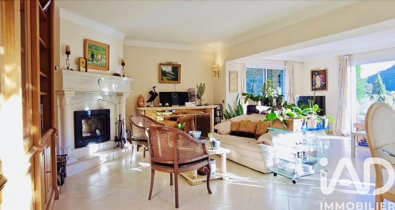 Maison - 231 m² - 7 pièces