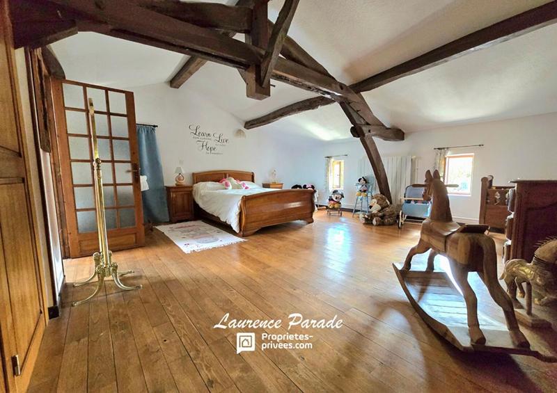 Maison - 201 m² - 7 pièces