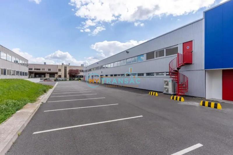 Local d'activité / Entrepôt - 2 361 m²