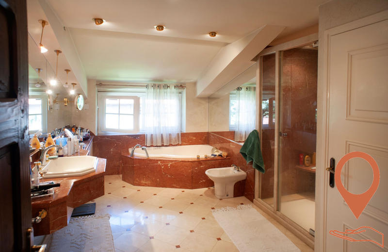 Viager - Maison ancienne - 265 m² - 8 pièces