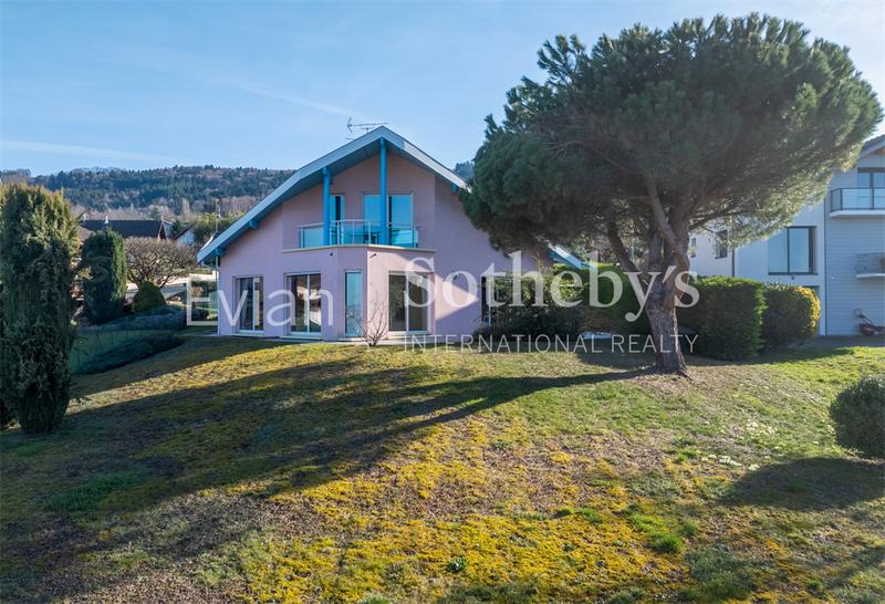 Maison - 275 m² - 8 pièces