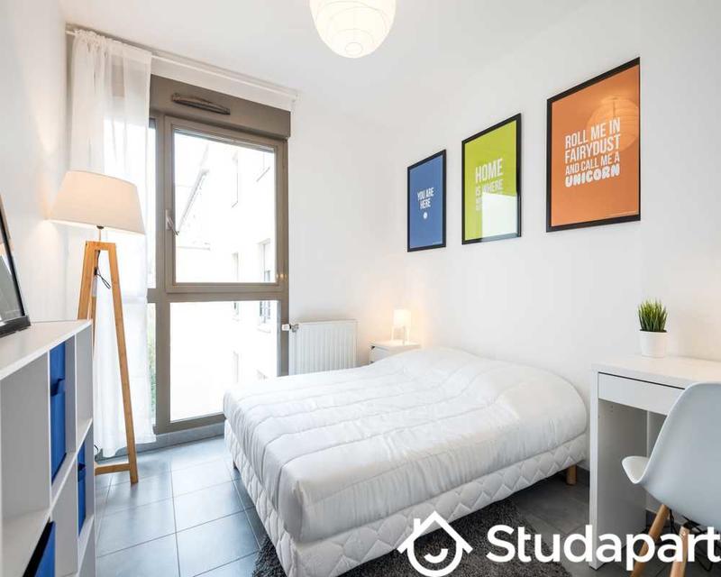 Chambre - 90 m² - 1 pièce