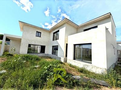 Villa - 275 m² - 5 pièces