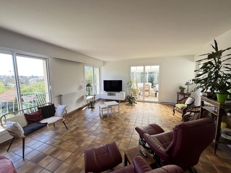 Maison contemporaine - 214 m² - 9 pièces
