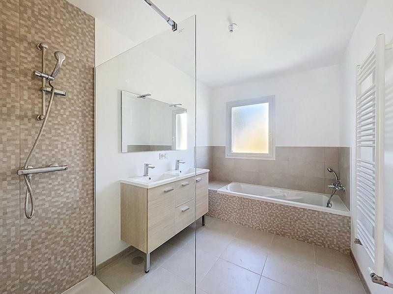 Maison traditionnelle - 108 m² - 5 pièces