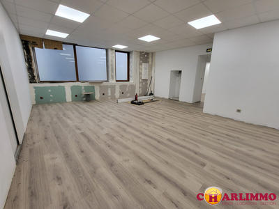 Local d'activités - 82 m² - 2 pièces