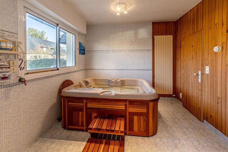 Maison - 241 m² - 8 pièces