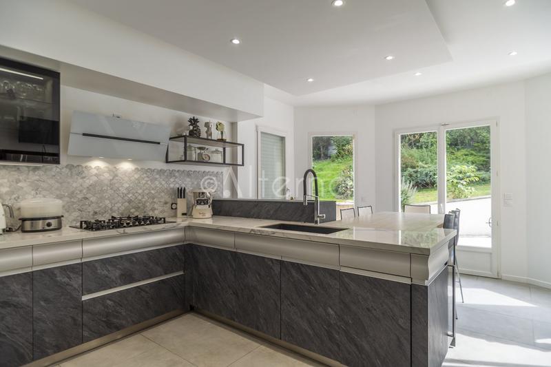 Maison - 262 m² - 11 pièces