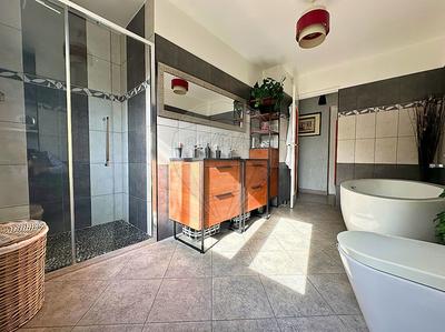 Maison - 161 m² - 8 pièces