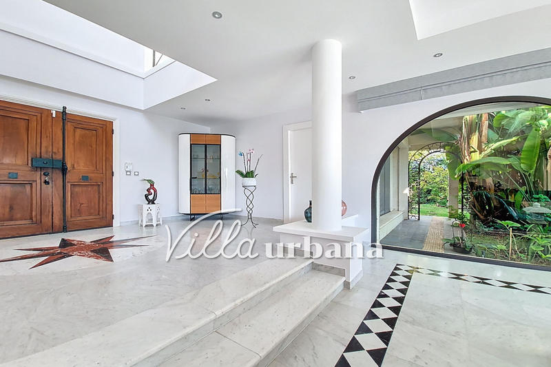 Maison - 218 m² - 6 pièces