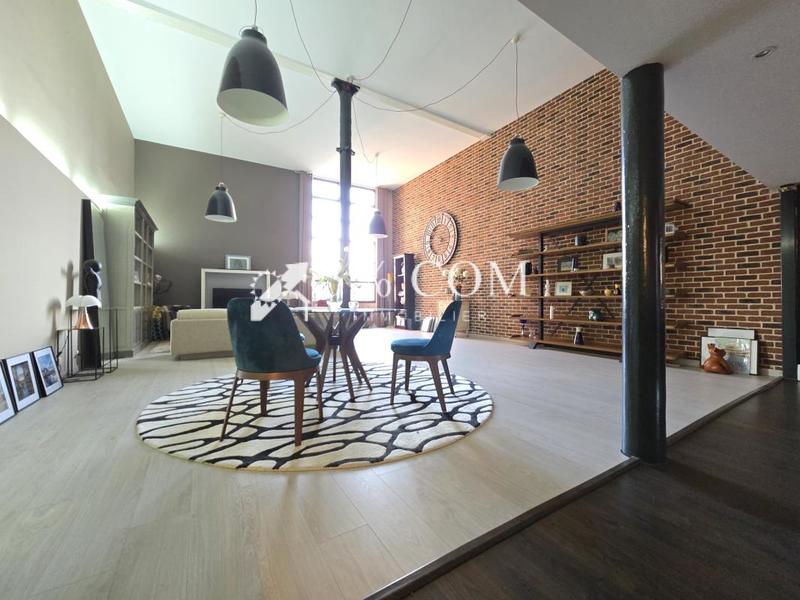 Loft - 158 m² - 5 pièces