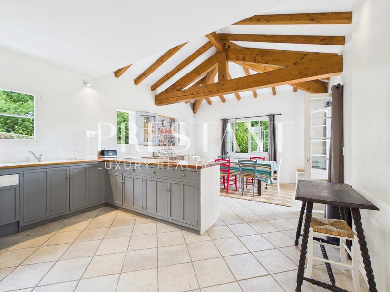 Maison - 250 m² - 7 pièces