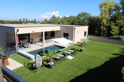 Maison - 243 m² - 7 pièces