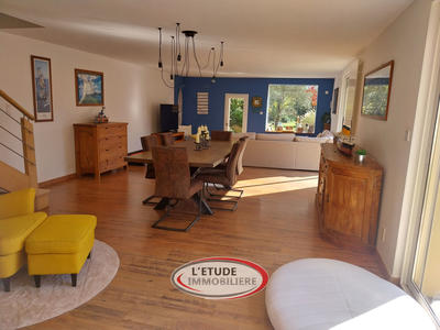 Maison - 203 m² - 9 pièces