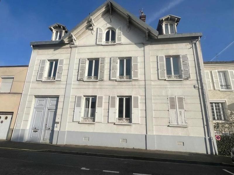 Maison - 290 m² - 12 pièces