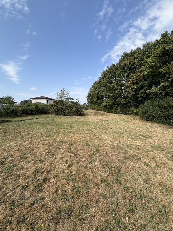 Terrain constructible - 679 m²