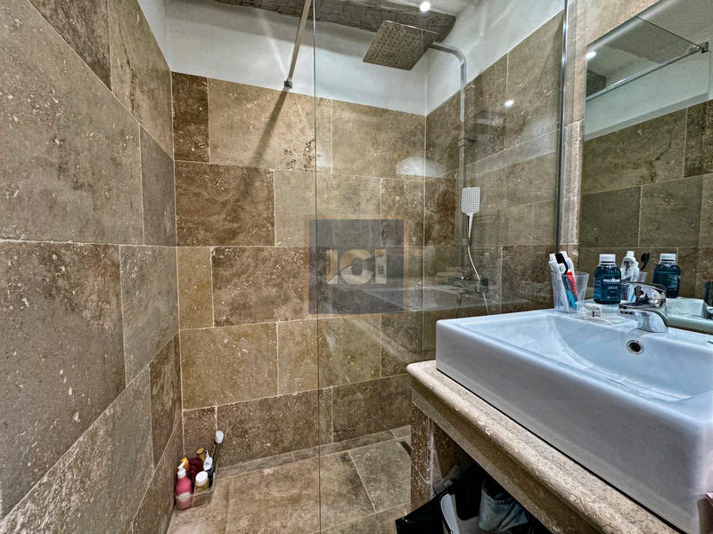 Duplex - 121 m² - 6 pièces