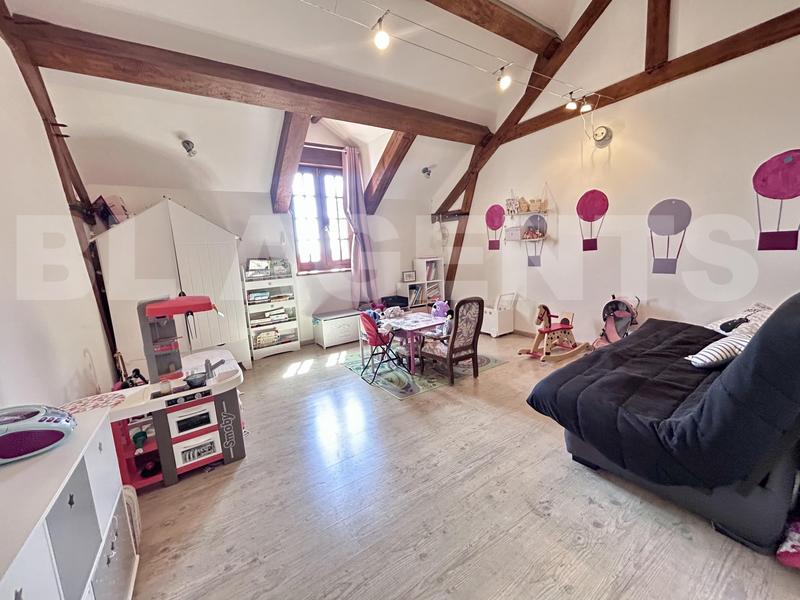 Maison traditionnelle - 199 m² - 7 pièces