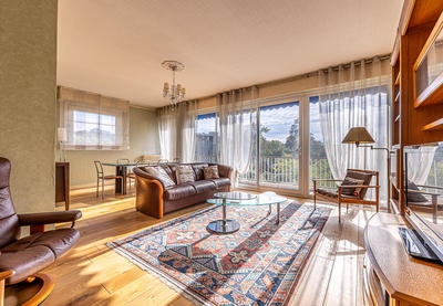 Appartement - 93 m² - 4 pièces