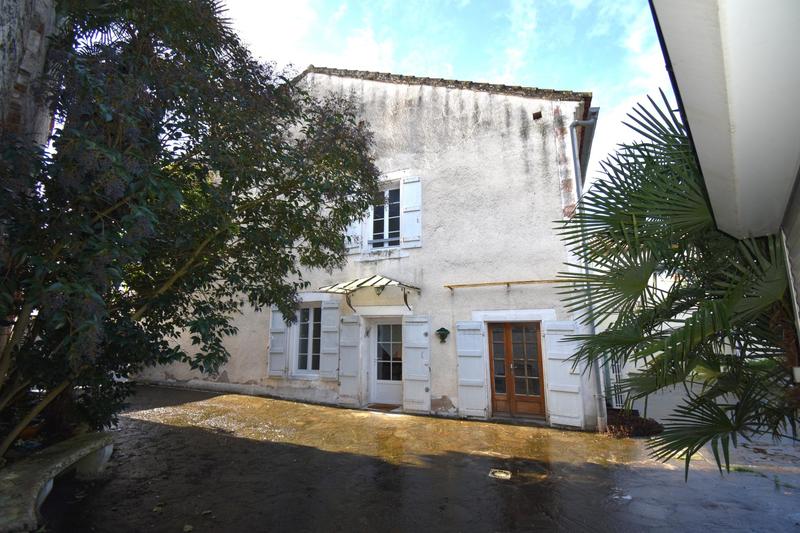 Maison - 250 m² - 8 pièces