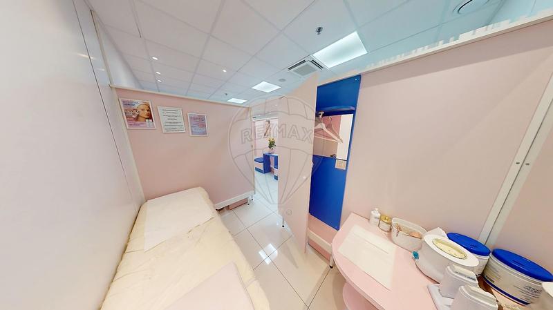 Local commercial - 104 m² - 6 pièces