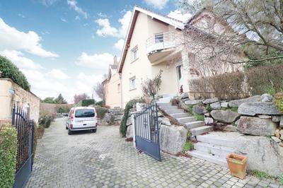 Maison - 251 m² - 6 pièces