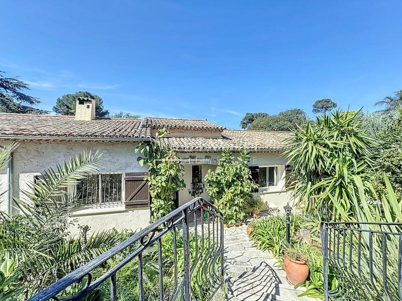 Maison - 266 m² - 8 pièces