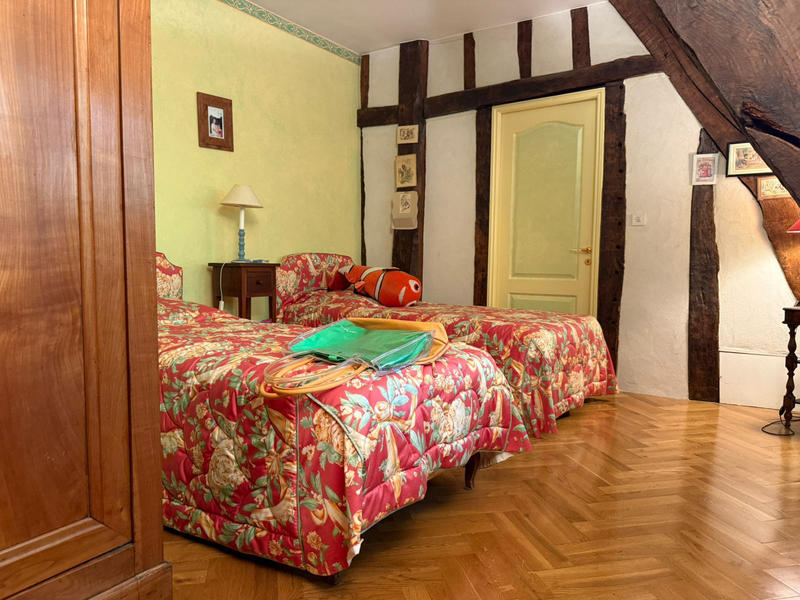 Maison - 238 m² - 8 pièces